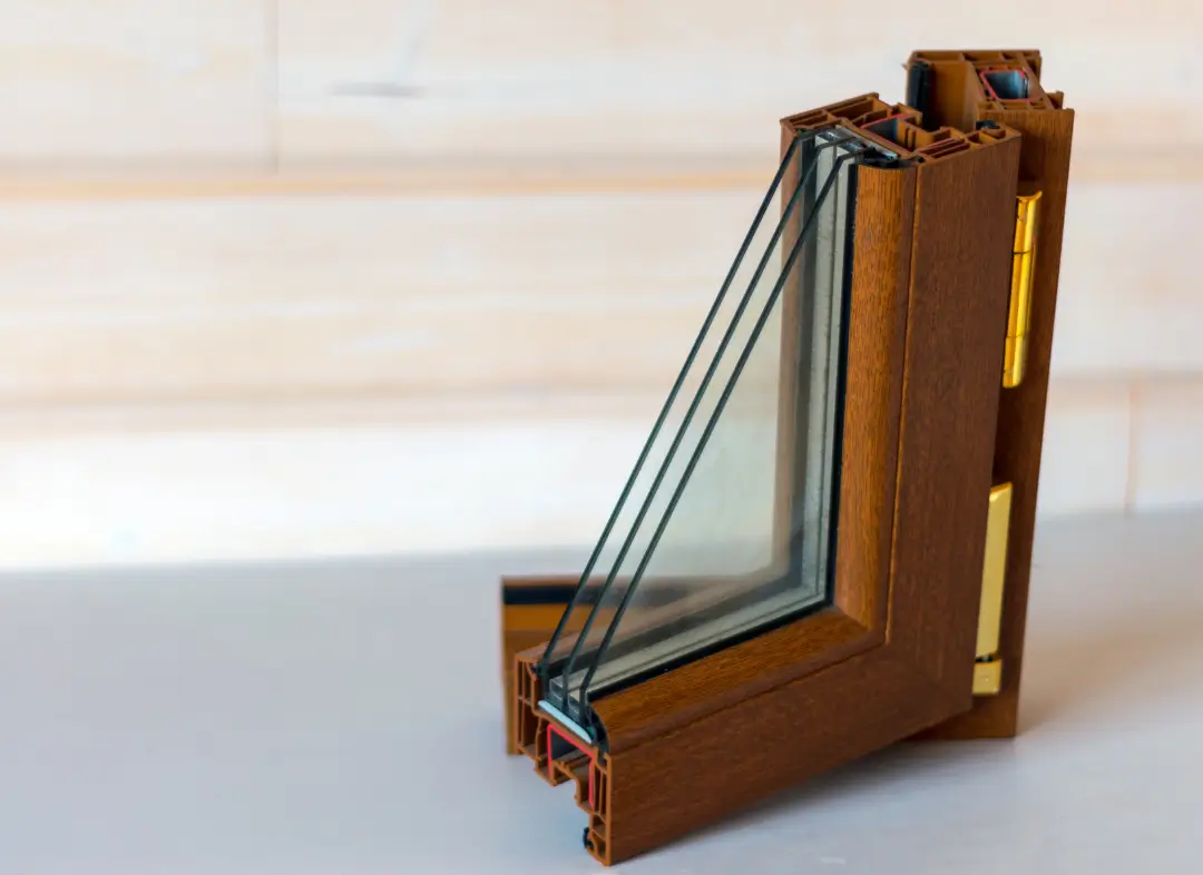 Installation de fenêtre en bois sur mesure Bouguenais